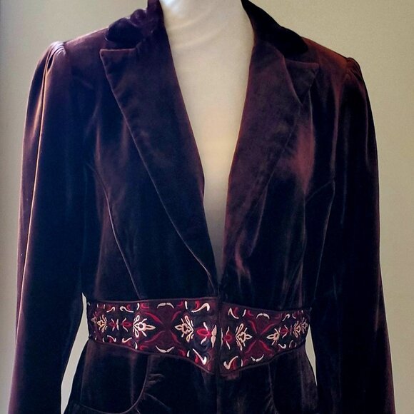 LAUNDRY by SHELLI SEGAL Velvet Embroidered Blazer Jacket Maroon Colour - Picture 2 of 12